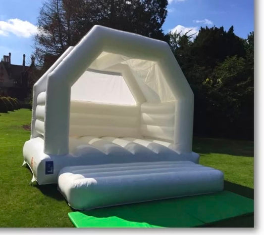 Do Face Paints Stain Bouncy Castles? The Truth from Cheltenham's Trusted Face Painter